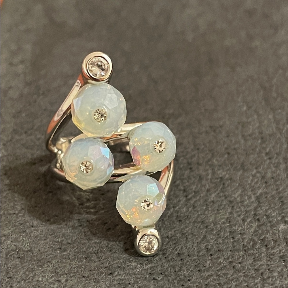 Women’s Ring - Picture 3 of 4